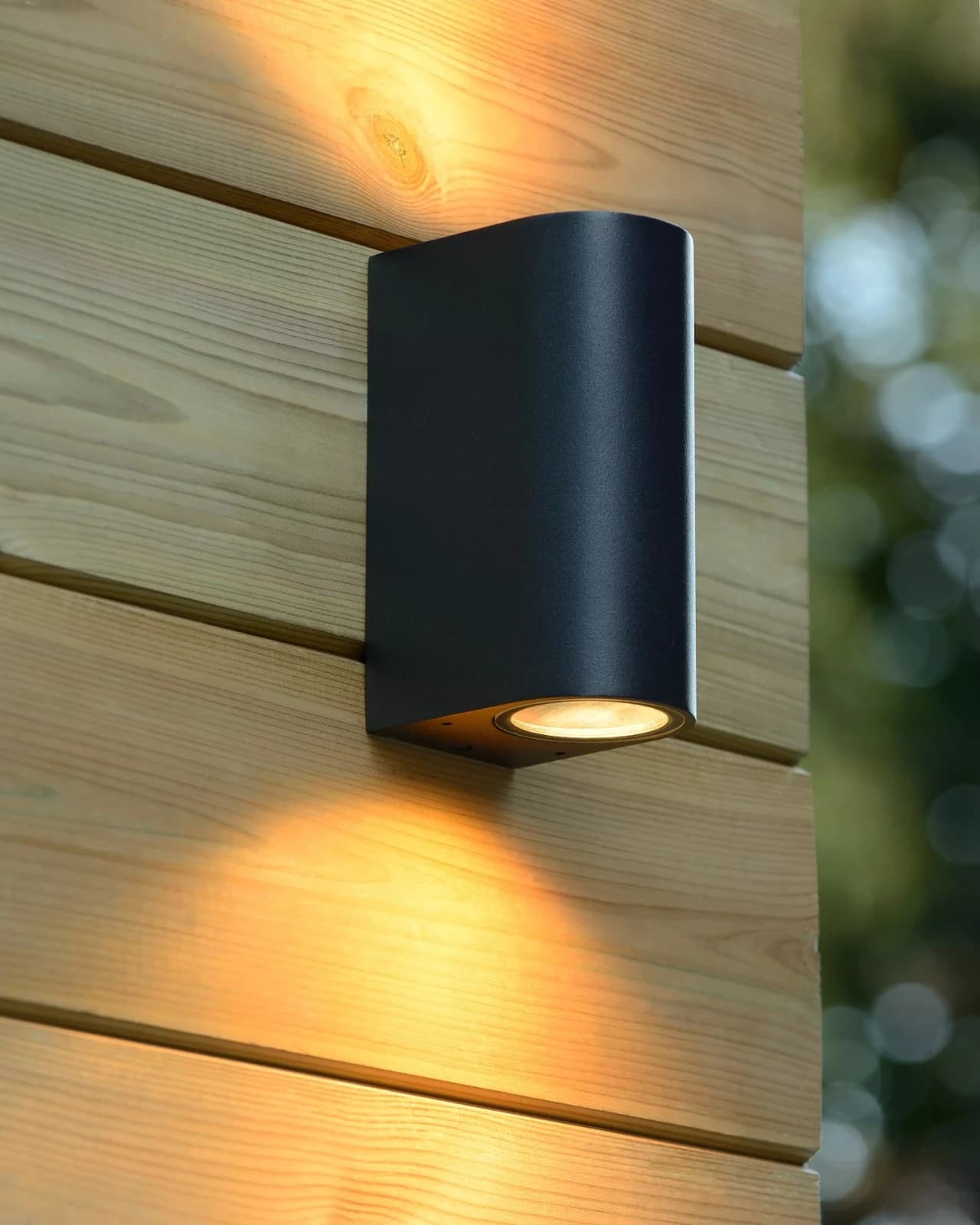 Fotografía del catálogo de Iluminaled: Aplique de pared de exterior APDE-008